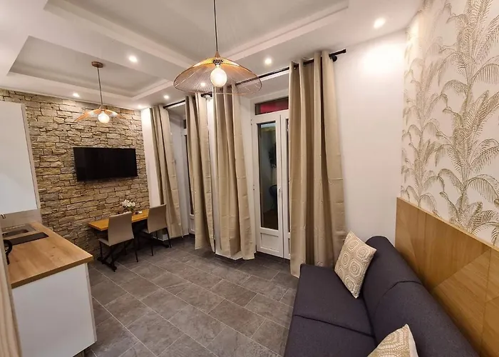 Briloc Centre Apartment